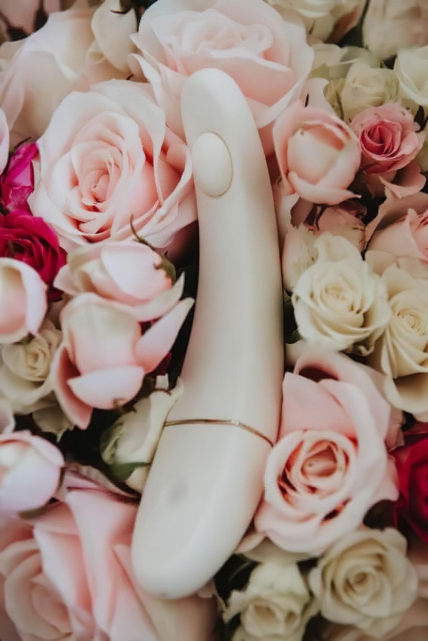 OhMyG - akkus, pulzáló G-pont vibrátor (fehér) OhMyG - akkus, pulzáló G-pont vibrátor (fehér)