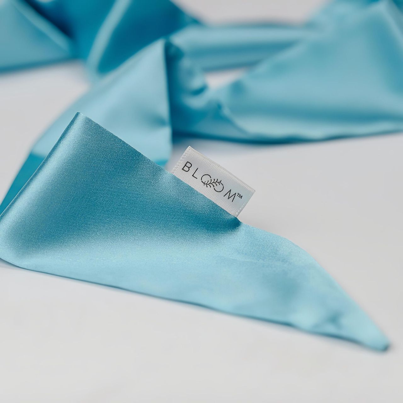 Bloom Orchid Wand - akkus, masszírozó vibrátor (türkiz) Bloom Orchid Wand - akkus, masszírozó vibrátor (türkiz)