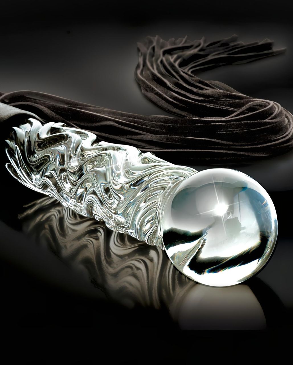 Icicles No. 38 - bőr korbács és üveg dildó (átlátszó-fekete) Icicles No. 38 - bőr korbács és üveg dildó (átlátszó-fekete)